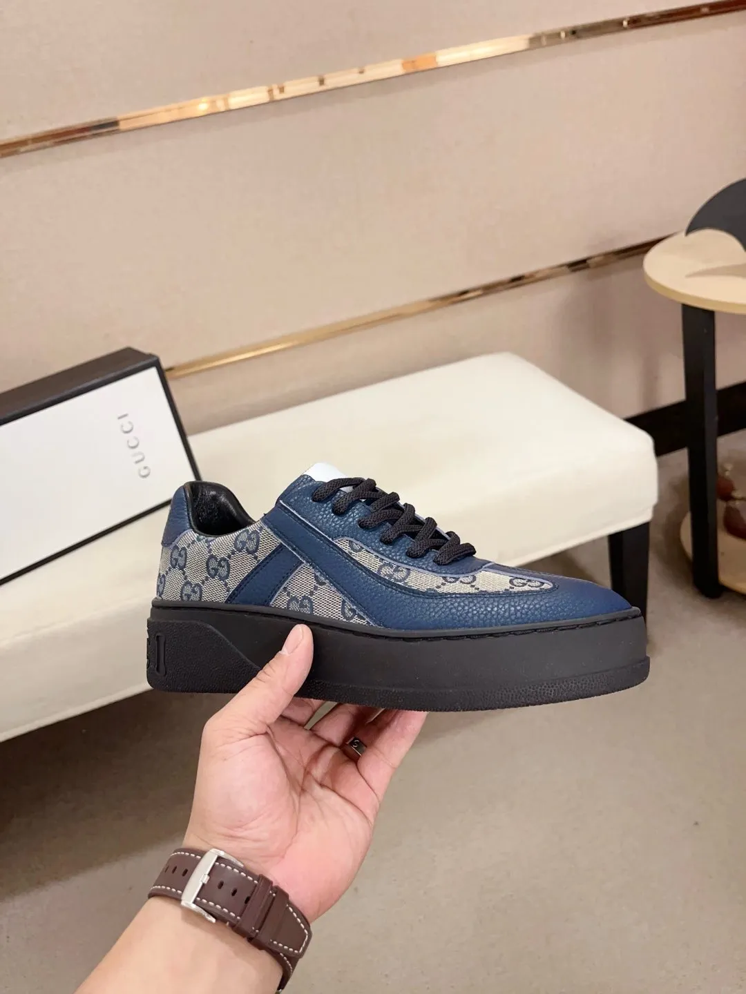 Men's shoes 💰: 420💰 [Gucci] Gucci's latest casual men's shoes, welcome to 1:1 comparison, a popular Hong Kong counter casual shoe, counter quality, support inspection, high-quality workmanship, uppers made of Italian imported calfskin, sheepskin lining insoles original fashion sports outsole, casual fashion, high-end quality, size: 38-44.